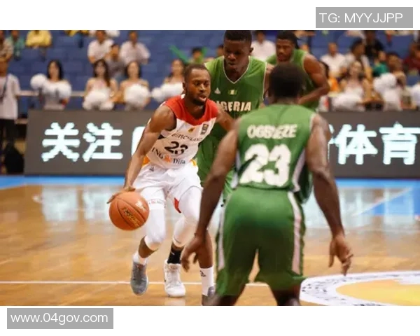 共和国队与蒙大拿队的激烈对决展现篮球魅力与团队精神