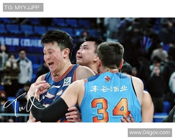 四川男篮迎战深圳队全力争胜期待精彩对决展现篮球魅力与团队精神