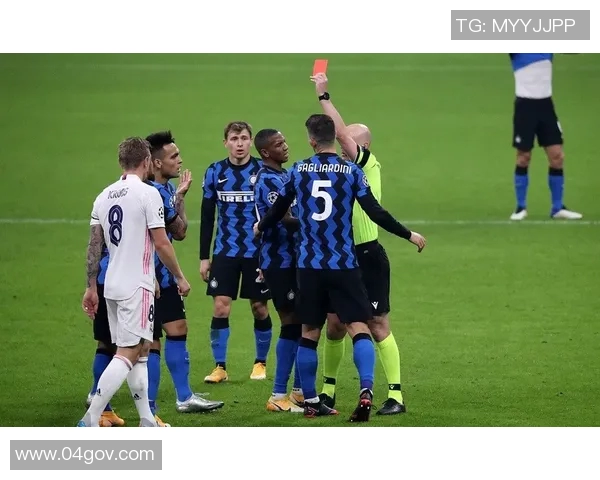 拉齐奥与国米激战正酣决战意甲榜首之争引人瞩目